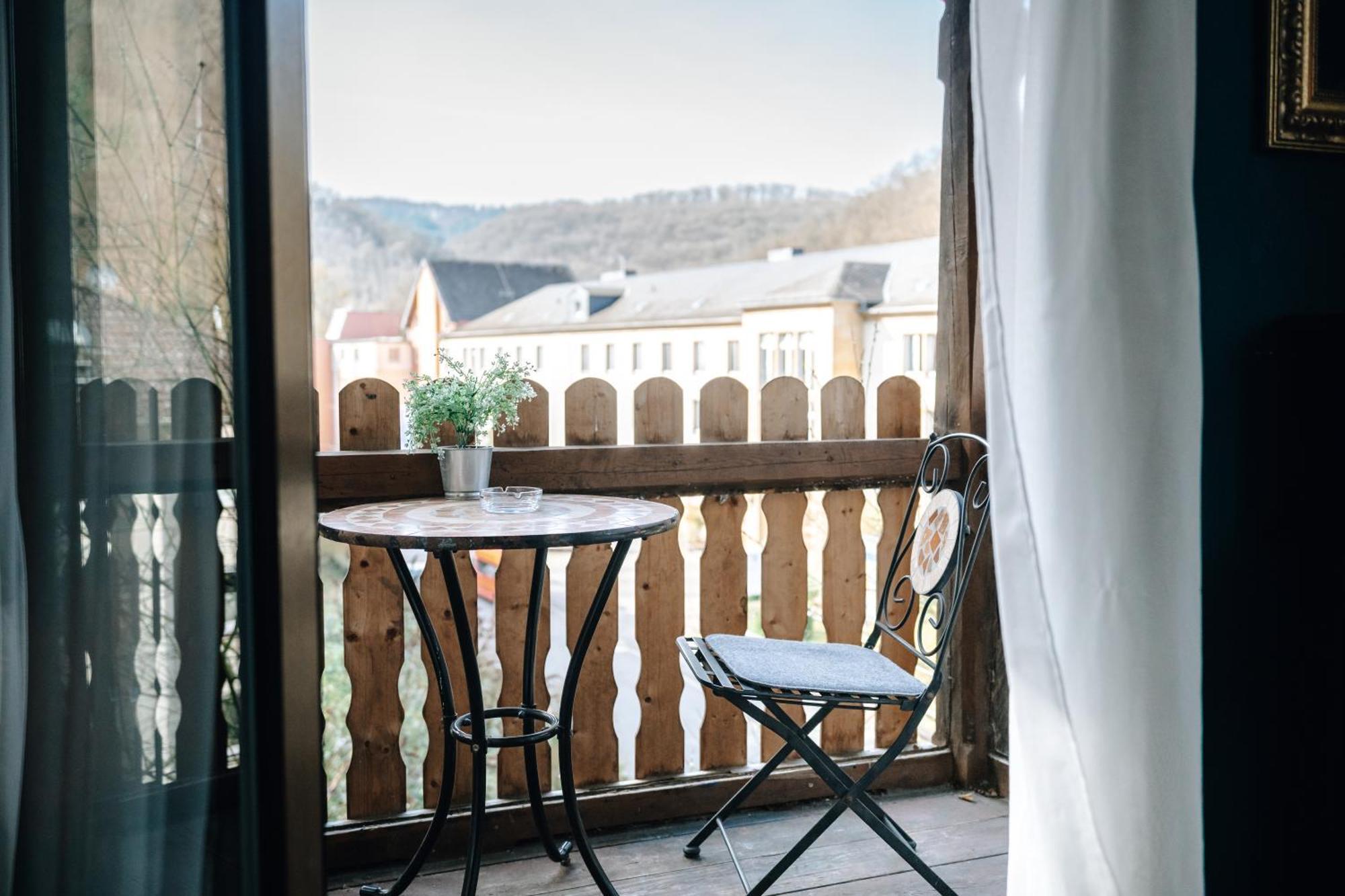 Bismarck Apt Mit Schoenem Balkon Bad Ems Buitenkant foto